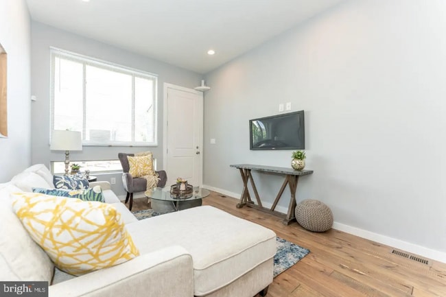 2507 Emerald St in Philadelphia, PA - Building Photo - Building Photo