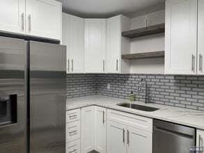 2160 Center St, Unit 4I in Fort Lee, NJ - Building Photo - Building Photo