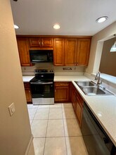 8 Allenwood Ln in Aliso Viejo, CA - Foto de edificio - Building Photo