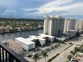 2401 S Ocean Dr, Unit 1705 in Hollywood, FL - Building Photo - Building Photo