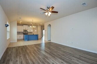 10445 Turning Leaf Trail in Fort Worth, TX - Foto de edificio - Building Photo