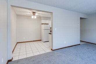 Goldenstar in Maplewood, MN - Foto de edificio - Interior Photo