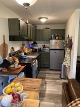 74 Barrett St, Unit #306 Coachlight in Northampton, MA - Building Photo - Building Photo