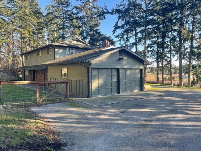 property at 1561 McKinnon Dr