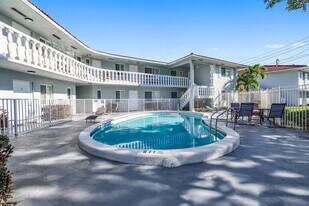 431 W Camino Real in Boca Raton, FL - Building Photo