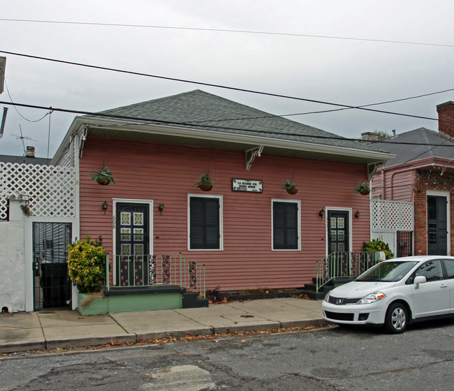 608-610 Kerlerec St in New Orleans, LA - Foto de edificio - Building Photo