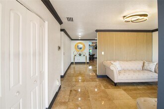 13262 NW 1st Ter in Miami, FL - Building Photo - Building Photo
