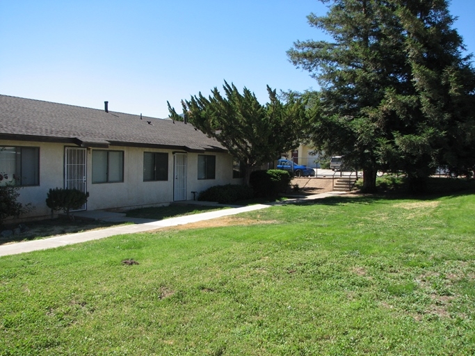 21052 Santa Barbara Dr in Tehachapi, CA - Building Photo