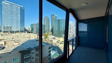 188 Bellevue Way NE, Unit 1102 in Bellevue, WA - Building Photo - Building Photo