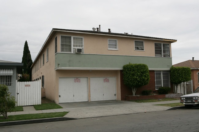 1880 Cedar Ave in Long Beach, CA - Foto de edificio - Building Photo