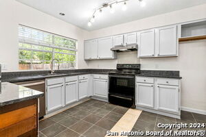 9110 Chinon in San Antonio, TX - Building Photo - Building Photo