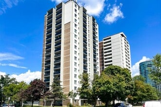 Broadview Towers in Toronto, ON - Building Photo - Building Photo