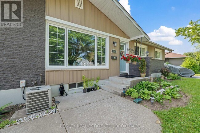101 Rochelle Dr in St Catharines, ON - Building Photo - Building Photo