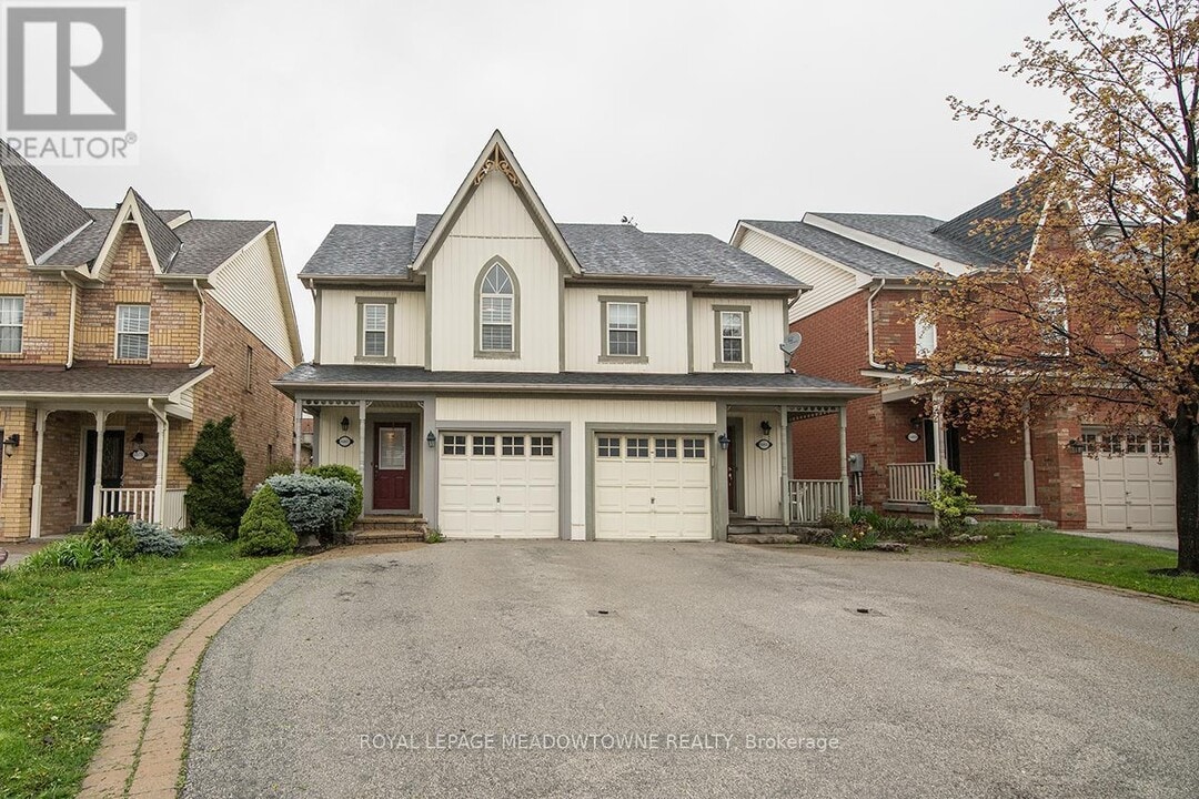 6867 SHADE HOUSE Ct in Mississauga, ON - Building Photo