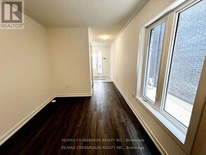 18 Riley Reed Ln in Richmond Hill, ON - Building Photo - Building Photo