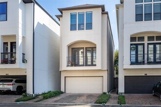 8817 Lakeshore Bend Dr in Houston, TX - Building Photo - Building Photo
