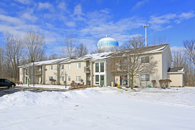 Mariner Cove Family Apartments in Marine City, MI - Building Photo - Building Photo