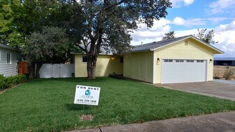 1845 Mesa St in Redding, CA - Building Photo