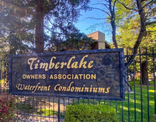 911 Fulton Ave, Unit #420 in Sacramento, CA - Foto de edificio - Building Photo