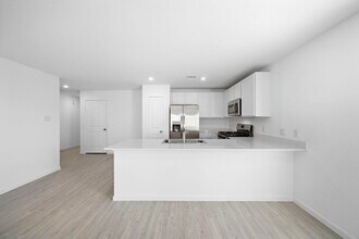 2219 Creekside Stables Rd in League City, TX - Building Photo - Building Photo