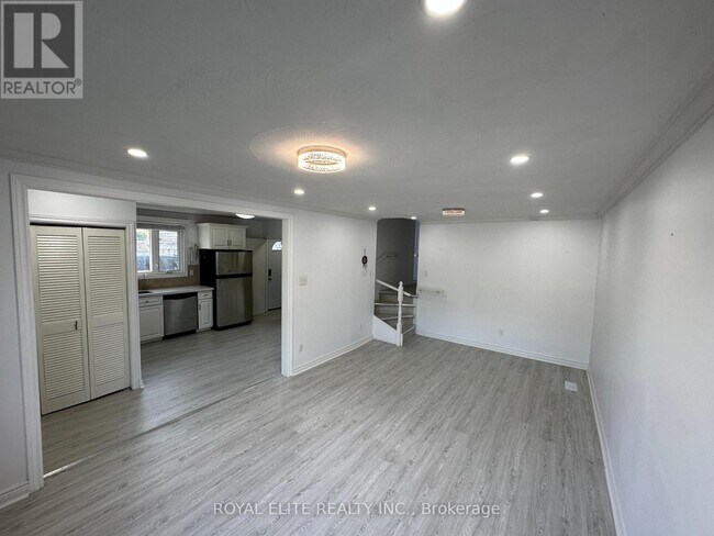 195 Penn Ave in Newmarket, ON - Building Photo - Building Photo