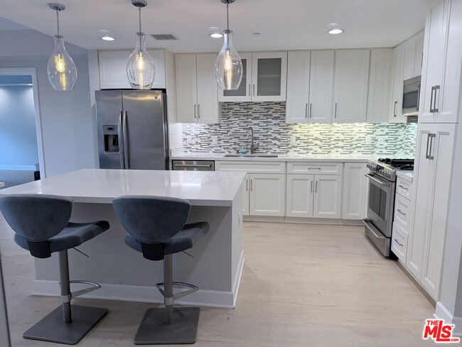 property at 5015 Balboa Blvd