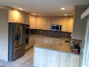 497 Division Ave-Unit -A in Carlstadt, NJ - Foto de edificio - Building Photo