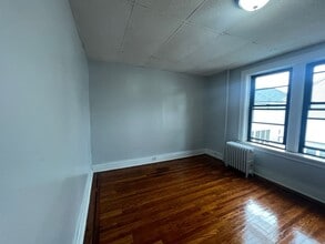 807 Trefoil Manor in Bayonne, NJ - Building Photo - Interior Photo