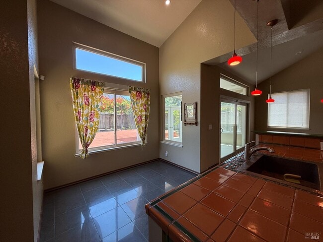 666 Belvedere Dr in Benicia, CA - Building Photo - Building Photo