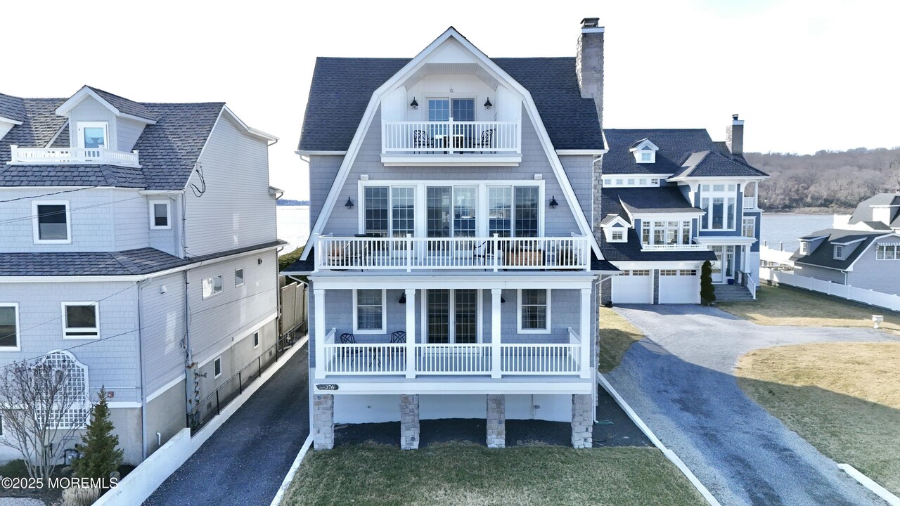 376 Ocean Ave in Sea Bright, NJ - Building Photo