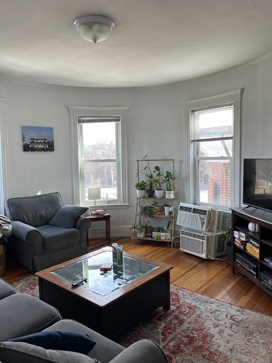 57 M St-Unit -3 in Boston, MA - Building Photo
