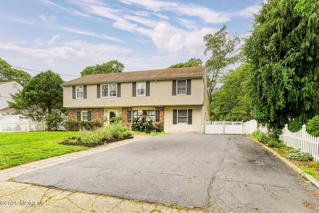 24 Peach Tree Rd in Ocean Township, NJ - Building Photo