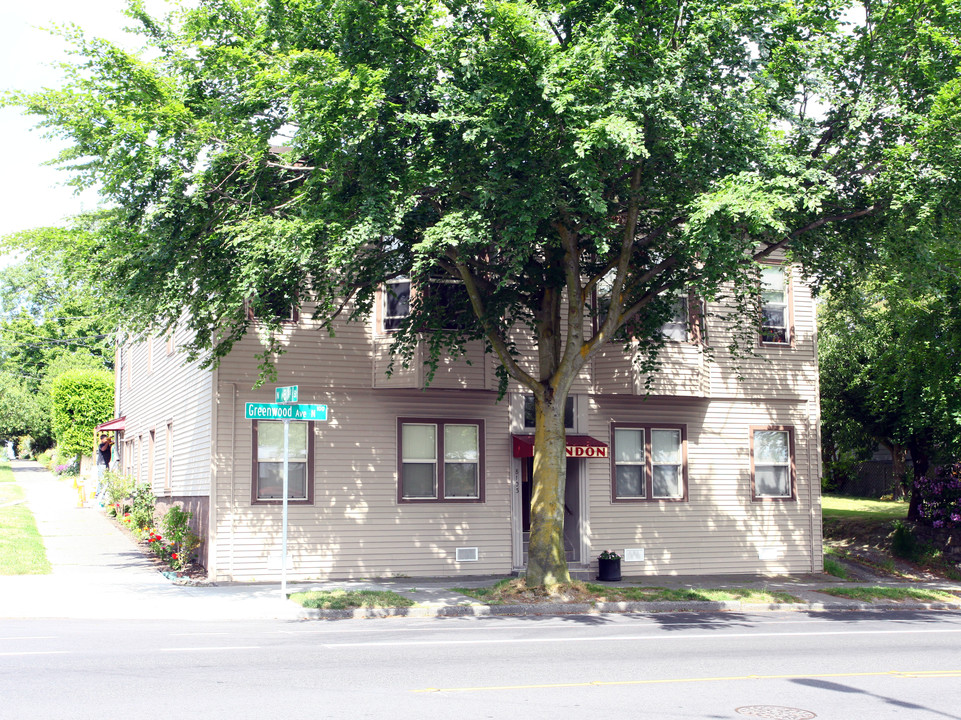 Landon Apartments in Seattle, WA - Building Photo