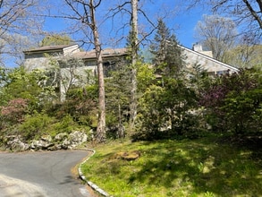 9 Surrey Rd in Stamford, CT - Building Photo - Building Photo