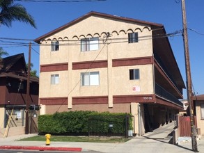 13026 Kornblum Ave in Hawthorne, CA - Foto de edificio - Building Photo