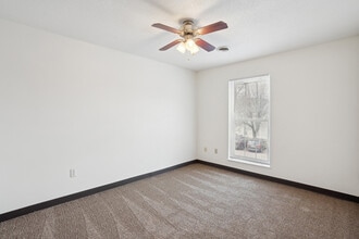 Woodsedge in Eau Claire, WI - Foto de edificio - Building Photo