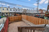 324 Oldham St, Unit Front Room in Baltimore, MD - Building Photo - Building Photo