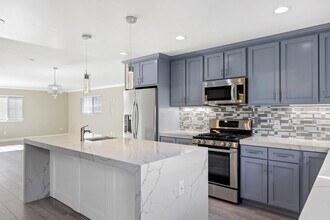 2216 N Frederic St in Burbank, CA - Building Photo - Building Photo