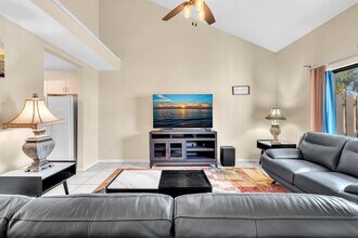 10240 NW 33rd Pl in Sunrise, FL - Building Photo - Building Photo