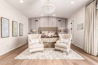 6050 N Paradise View Dr in Paradise Valley, AZ - Building Photo - Building Photo