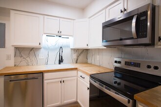 106 Woodhouse Ln in Savannah, GA - Building Photo - Building Photo