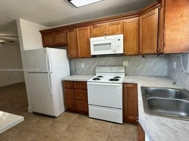 4450 SW 67th Ave in Miami, FL - Building Photo