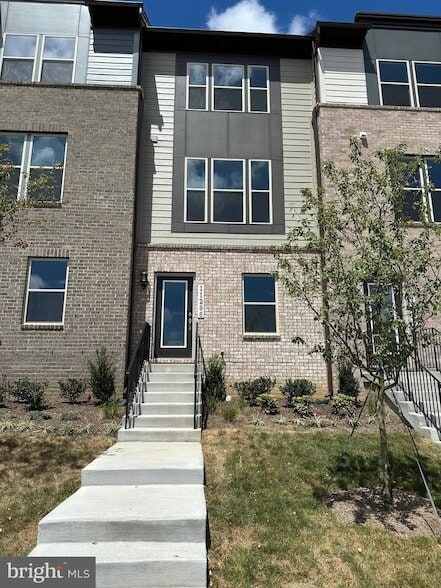 11296 ARISTOTLE St, Unit 612 in Manassas, VA - Building Photo