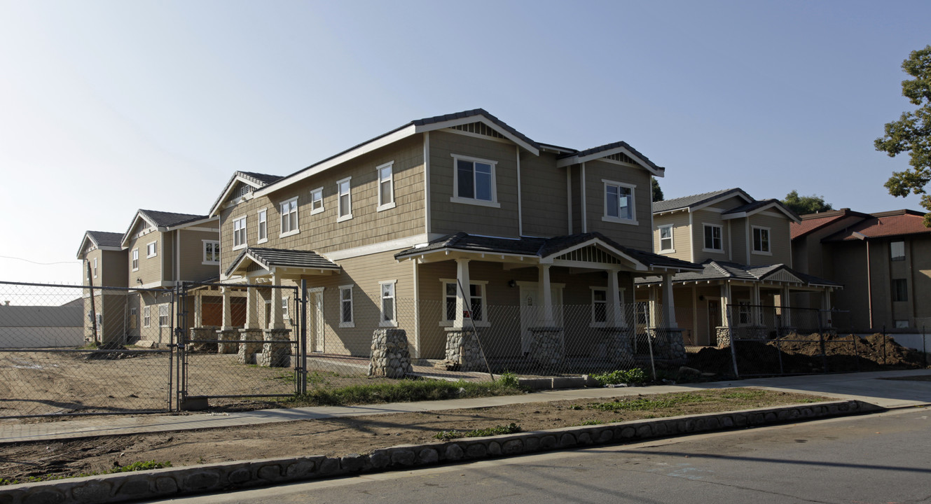 127 W H St in Ontario, CA - Foto de edificio