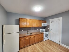 337 Riverside Dr, Unit B in Johnson City, NY - Building Photo - Building Photo