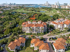 19133 Fisher Island Dr in Miami, FL - Building Photo - Building Photo