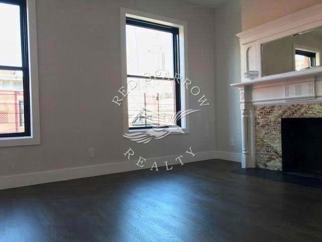 74 W 69th St-Unit -5E in New York, NY - Building Photo - Building Photo
