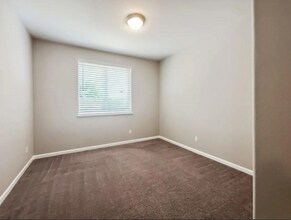 8618 Litz Brothers Wy in Elk Grove, CA - Building Photo - Building Photo