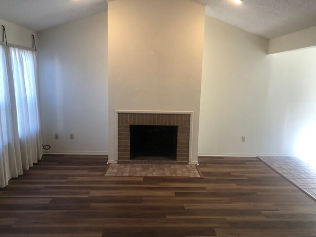 412 Hampton Ct in Longview, TX - Building Photo - Building Photo