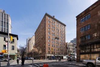 Dara Gardens in New York, NY - Building Photo - Building Photo